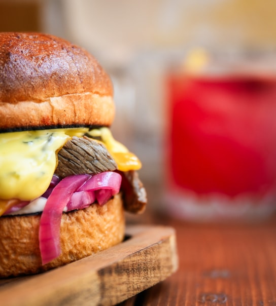 Topanmeldte BOBS: Spar 53 % på valgfri steak burger inkl. valgfri drikkevare - også take away!