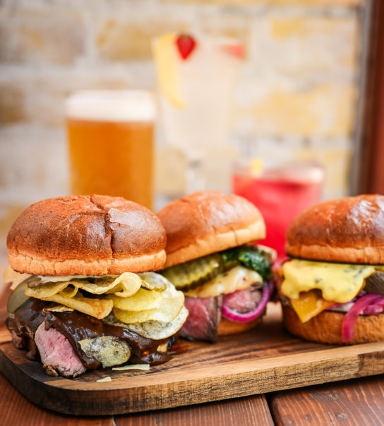 Topanmeldte BOBS: Spar 53 % på valgfri steak burger inkl. valgfri drikkevare - også take away!