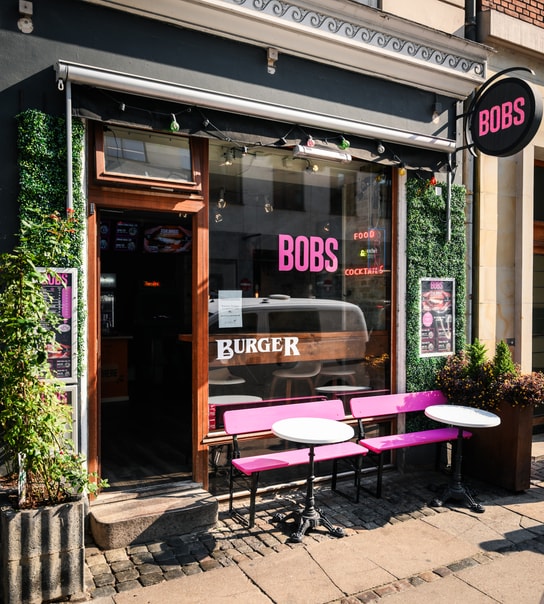 Topanmeldte BOBS: Spar 53 % på valgfri steak burger inkl. valgfri drikkevare - også take away!