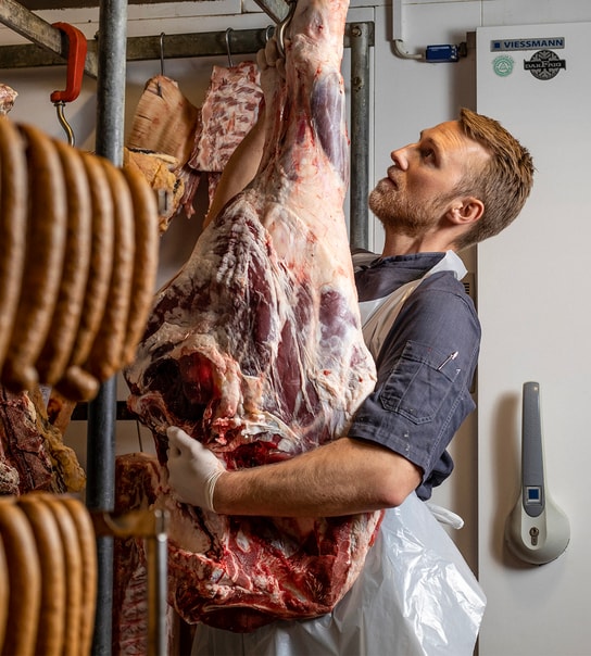 Opgrader julebordet med de saftige Andepølser fra Slagter Friis | Spar 30%