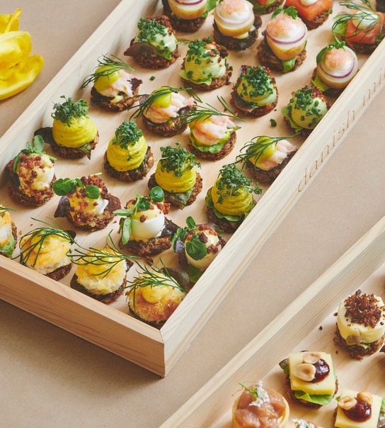 16 minies fra Danish Minies - smag på de mest elegante smørrebrøds-hapsere - perfekt til jul & påske!