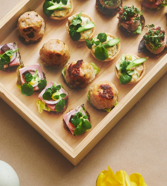 16 minies fra Danish Minies - smag på de mest elegante smørrebrøds-hapsere - perfekt til jul & påske!