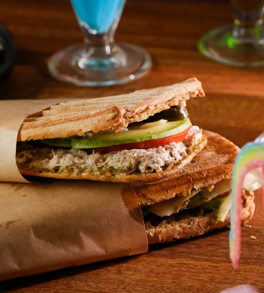 NYHED: Valgfri Sandwich & Juice/Shake | hos Ninetnine(99)
