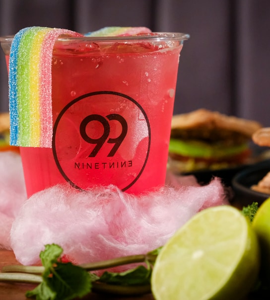 NYHED: Valgfri Sandwich & Juice/Shake | hos Ninetnine(99)
