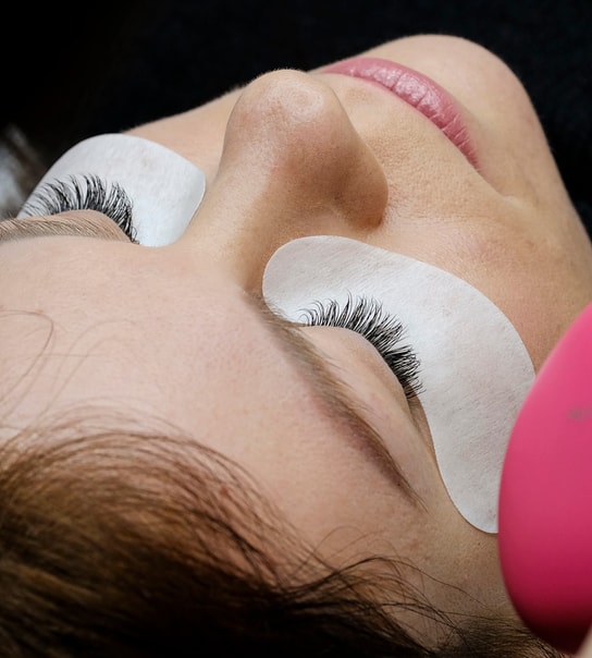 Eyelash extensions eller permanent makeup