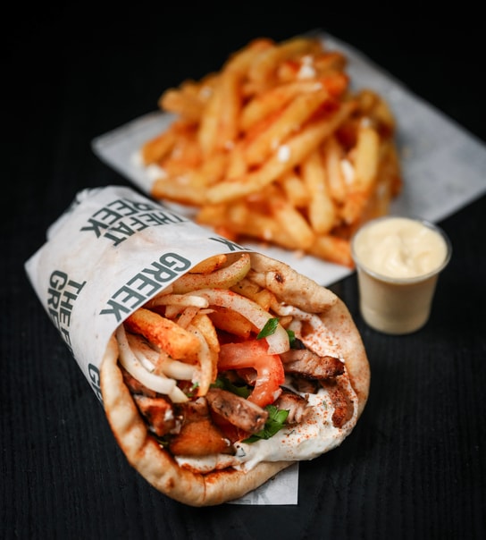 Gyros Combo hos The Fat Greek - Vælg selv og smag den flammegrillede favorit!