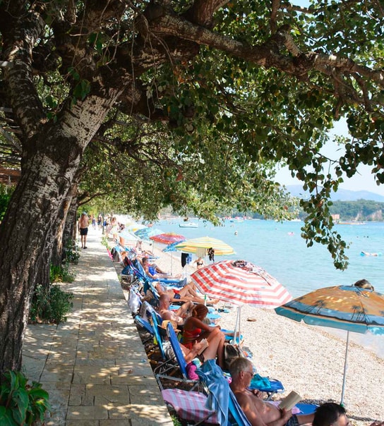 Apollo: Strand-ferie på Korfu