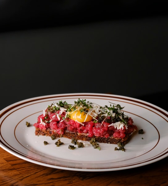 NYHED: EWALDS Brasserie byder på 2 stk. valgfri Smørrebrød | Midt på Frederiksberg 