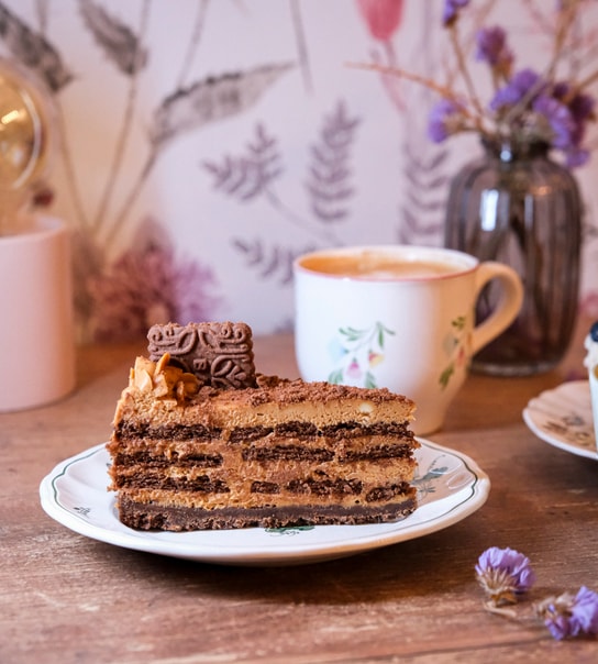 Dagens Kage & valgfri varm drik hos Nonna Café - Indre By