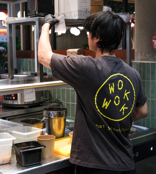 Valgfri asiatisk main hos Wok Wok - Tivoli Food Hall & på Fisketorvet