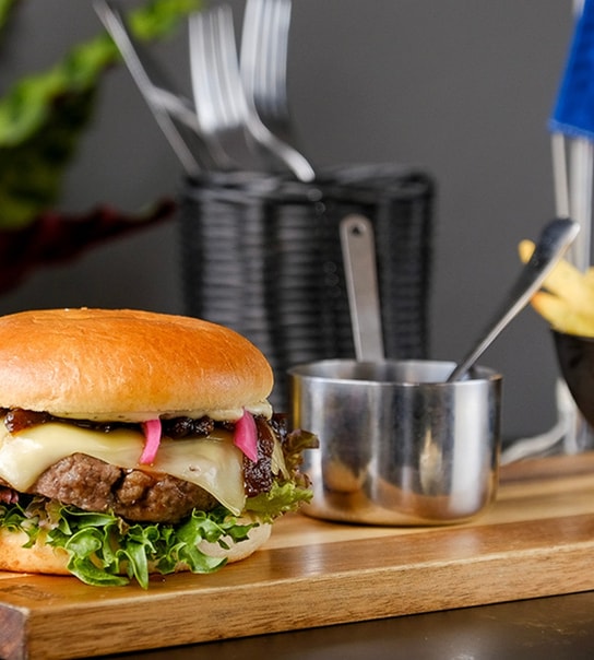 Burger + fritter hos Cocorico på Østerbro | Spar 46 %