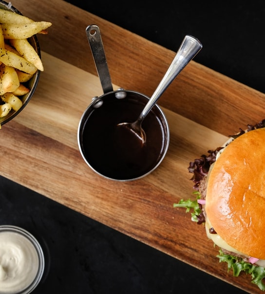 Burger + fritter hos Cocorico på Østerbro | Spar 46 %