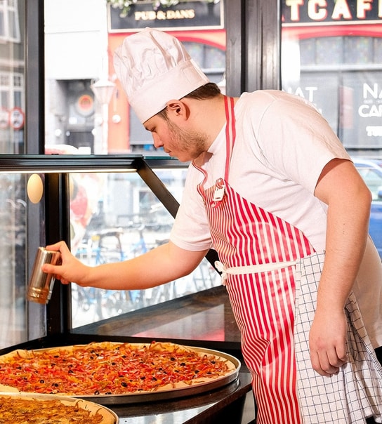 Spar op til 50 %: Kæmpe Pizza & Slices