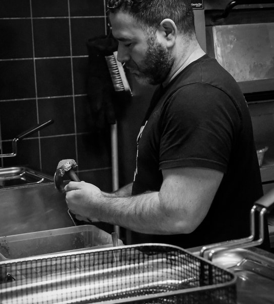 Vælg selv 2 Pita eller Saladbowl hos Falafel Factory på Nørrebrogade - Prøv Landets Bedste Falafel