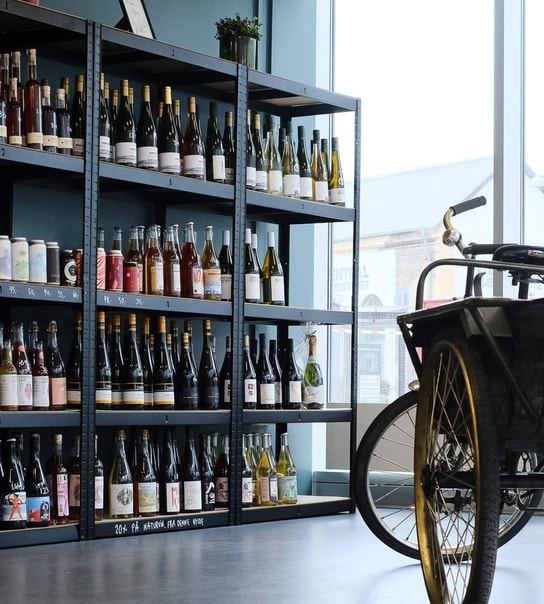 Tapasbræt og 1 glas vin hos BARe VIN