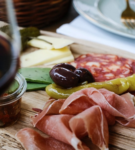 Tapasbræt og 1 glas vin hos BARe VIN