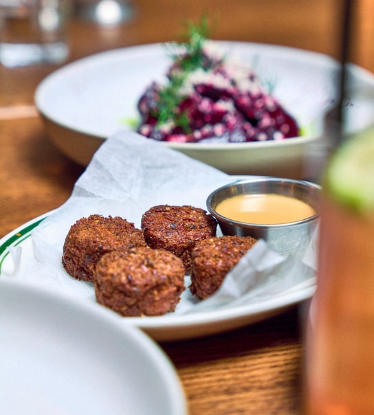 Balagan-menu i Fortryllende Omgivelser hos NENI - Exceptionel og Uprætentiøs Gastronomi fra International Stjernekok