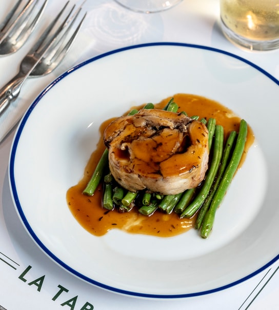 Valgfri 3-Retters Menu hos La Table - Bistrostemning og Nordkystens Bedste Udsigt!