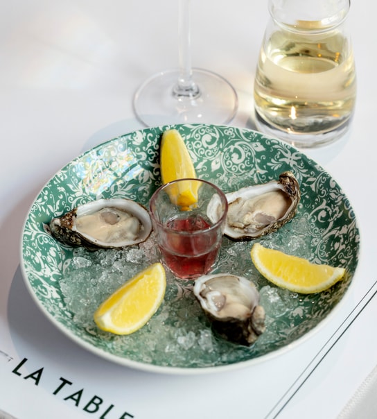 Valgfri 3-Retters Menu hos La Table - Bistrostemning og Nordkystens Bedste Udsigt!