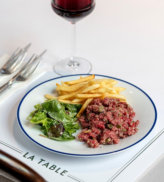 Valgfri 3-Retters Menu hos La Table - Bistrostemning og Nordkystens Bedste Udsigt!