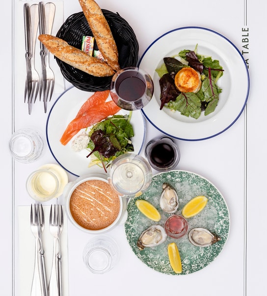 Valgfri 3-Retters Menu hos La Table - Bistrostemning og Nordkystens Bedste Udsigt!
