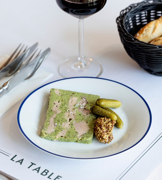 Valgfri 3-Retters Menu hos La Table - Bistrostemning og Nordkystens Bedste Udsigt!