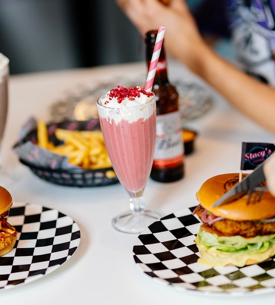 Anbefalet af MigogKbh: Greasy Burgermenu hos Landets Mest Gennemførte Diner på Trianglen