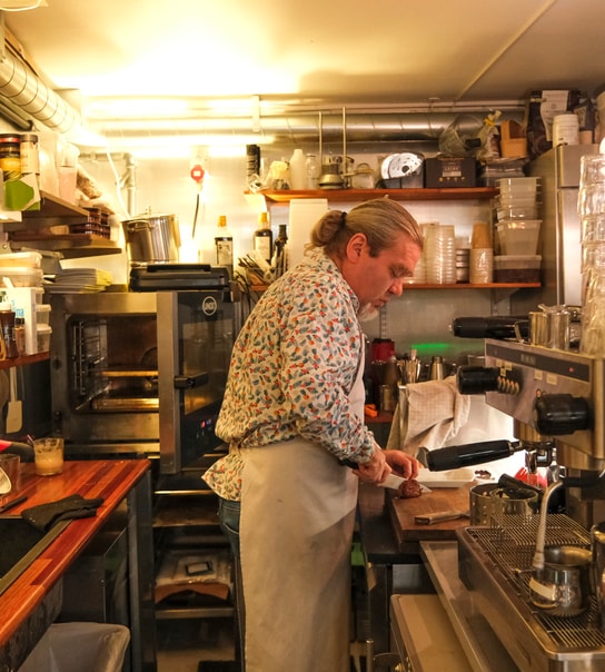 Frikadellesandwich til ½ pris