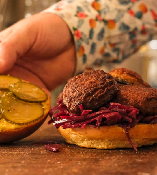 Frikadellesandwich til ½ pris