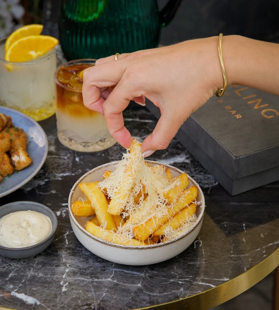 Valgfri Pitcher + Snacks hos Darling Bistro & Bar | Den Perfekte Sommerdeal