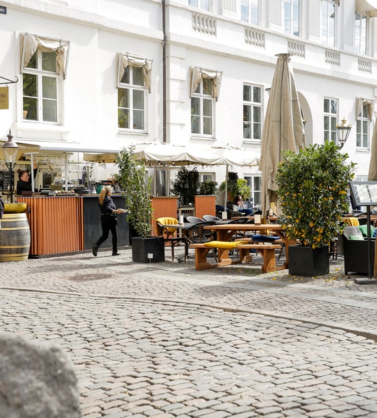 Valgfri Pitcher + Snacks hos Darling Bistro & Bar | Den Perfekte Sommerdeal