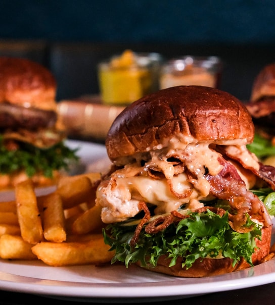 Cafe BANKERÅT - Valgfri Burgermenu