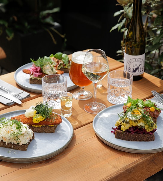 2 stk. Valgfri Smørrebrød hos Darling Bistro & Bar | En Sommerfrokost Uden Lige