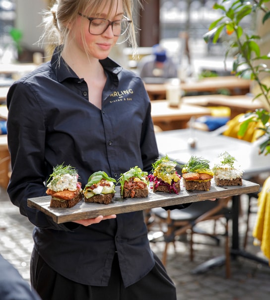 2 stk. Valgfri Smørrebrød hos Darling Bistro & Bar | En Sommerfrokost Uden Lige