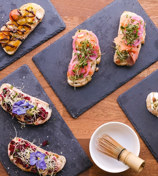 2 Bruschetta + Kaffe - Buna & Co