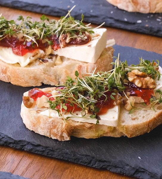 2 Bruschetta + Kaffe - Buna & Co