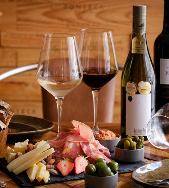 Tapas & Vin for 2 - Vinum Historia