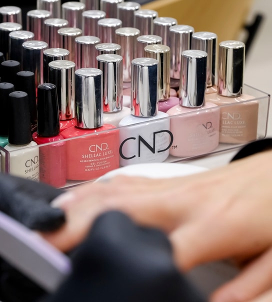 Mani- & Pedicure m. CND Shellac