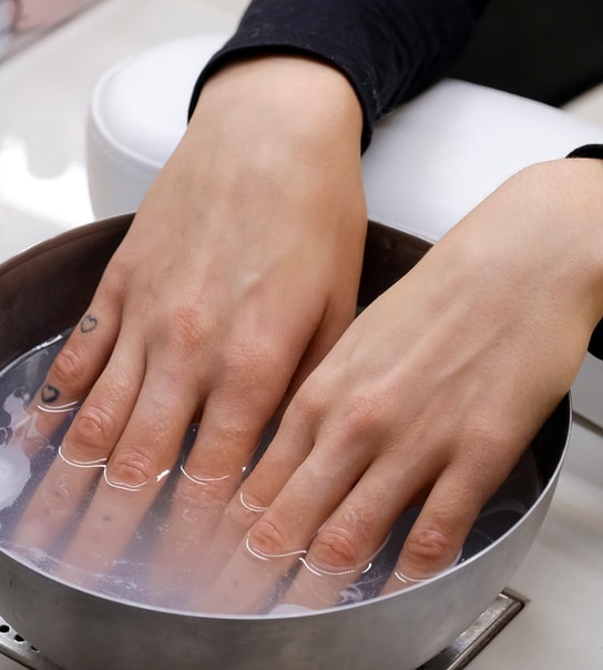 Mani- & Pedicure m. CND Shellac