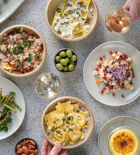Valgfri menu på 4 serveringer hos Vinøs - Besøg den hyggelige Vinbar på Amager