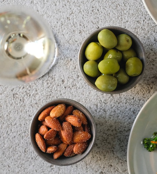 Valgfri menu på 4 serveringer hos Vinøs - Besøg den hyggelige Vinbar på Amager