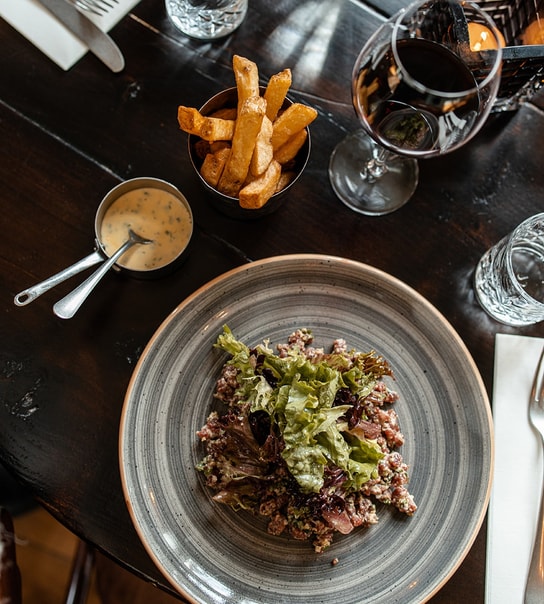 Moules Frites eller Tatar hos EWALDS Brasserie