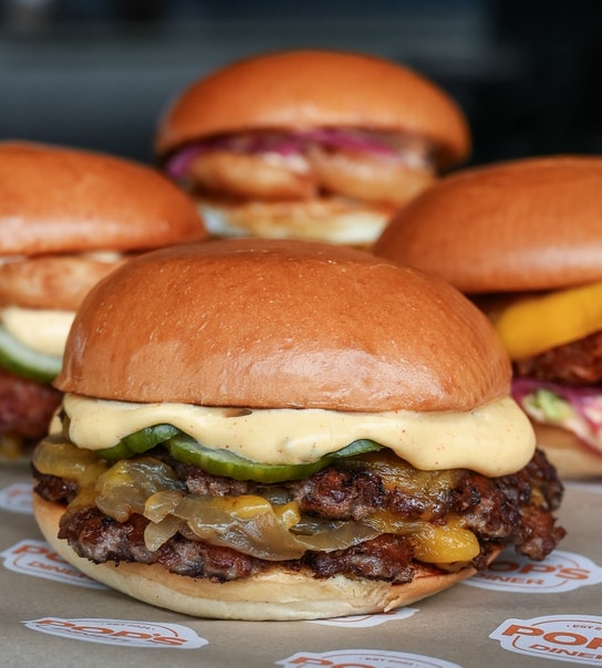 Valgfri Burger hos POP's Diner - Sommerens Bedste Burger under Buen