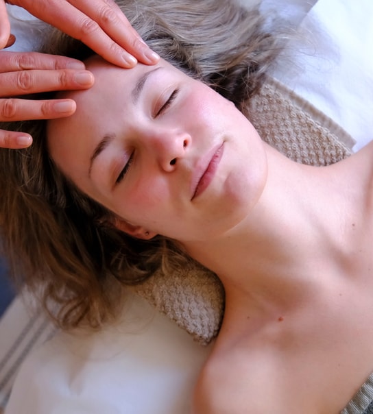 Ayurvedisk massage & behandlinger - spar op til 56 %