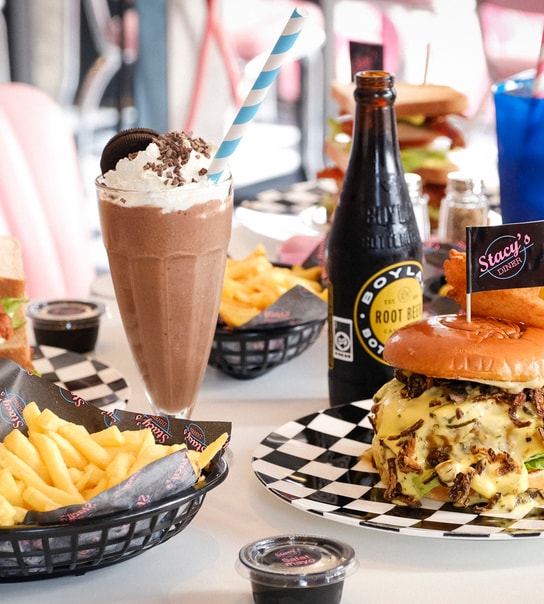 Greasy Burgermenu hos Landets Mest Gennemførte Diner på Trianglen