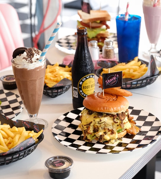 Greasy Burgermenu hos Landets Mest Gennemførte Diner på Trianglen