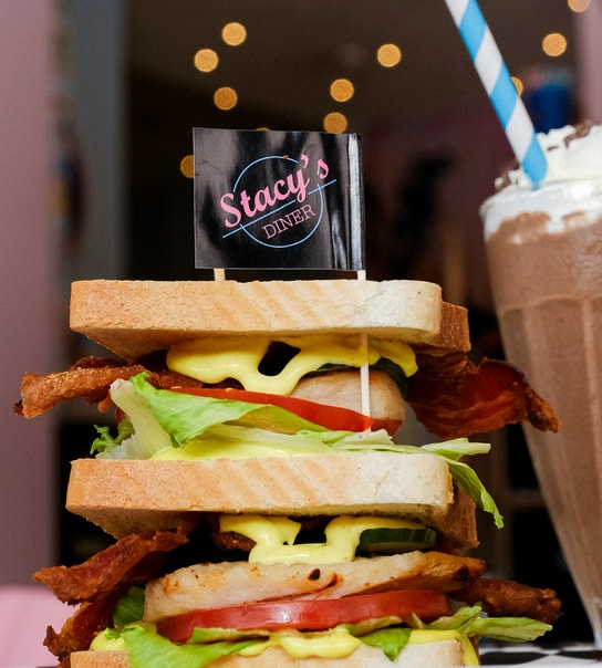 Greasy Burgermenu hos Landets Mest Gennemførte Diner på Trianglen