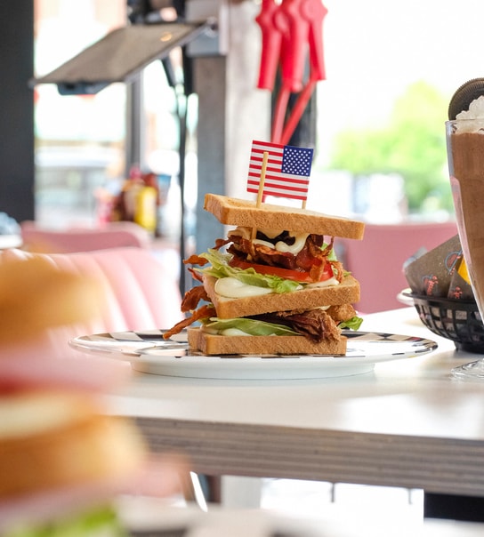 Greasy Burgermenu hos Landets Mest Gennemførte Diner på Trianglen