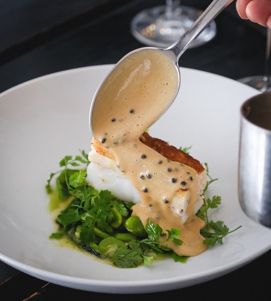 8 Serveringer hos Restaurant Rebel - Anbefalet i Michelin-guiden på 12. år