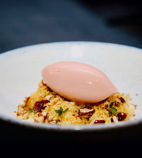 8 Serveringer hos Restaurant Rebel - Anbefalet i Michelin-guiden på 12. år